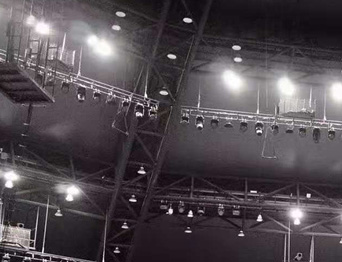 通用舞臺承建藍騎士水運動中心演藝舞臺機械、燈光及舞臺幕布建設